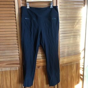 athleta capris with front zipper pockets -Medium